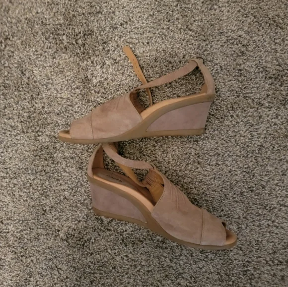 Womens Suede Earth Caper Wedges - Picture 3 of 4